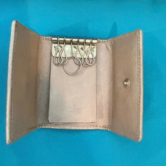 Gucci key holder / wallet. Excellent used condition. - Picture 6 of 12
